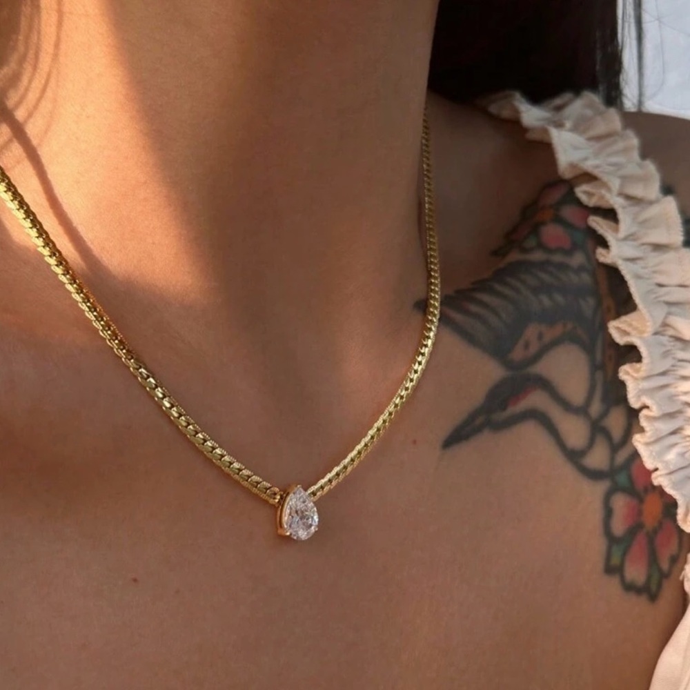 18k Gold Plated Faux Diamond Teardrop Pendant Chain Necklace - Picture 3 of 16
